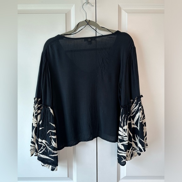 Billabong Island Folk Pieced Crinkle Top NWT (Size L) - Picture 3 of 8